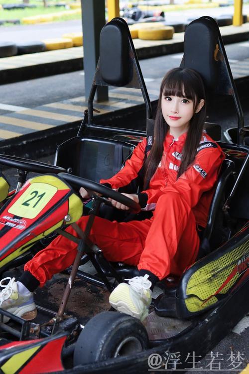 经开区激情开赛 全民女车手竞速上演 经开区激情开赛 全民女车手竞速上演